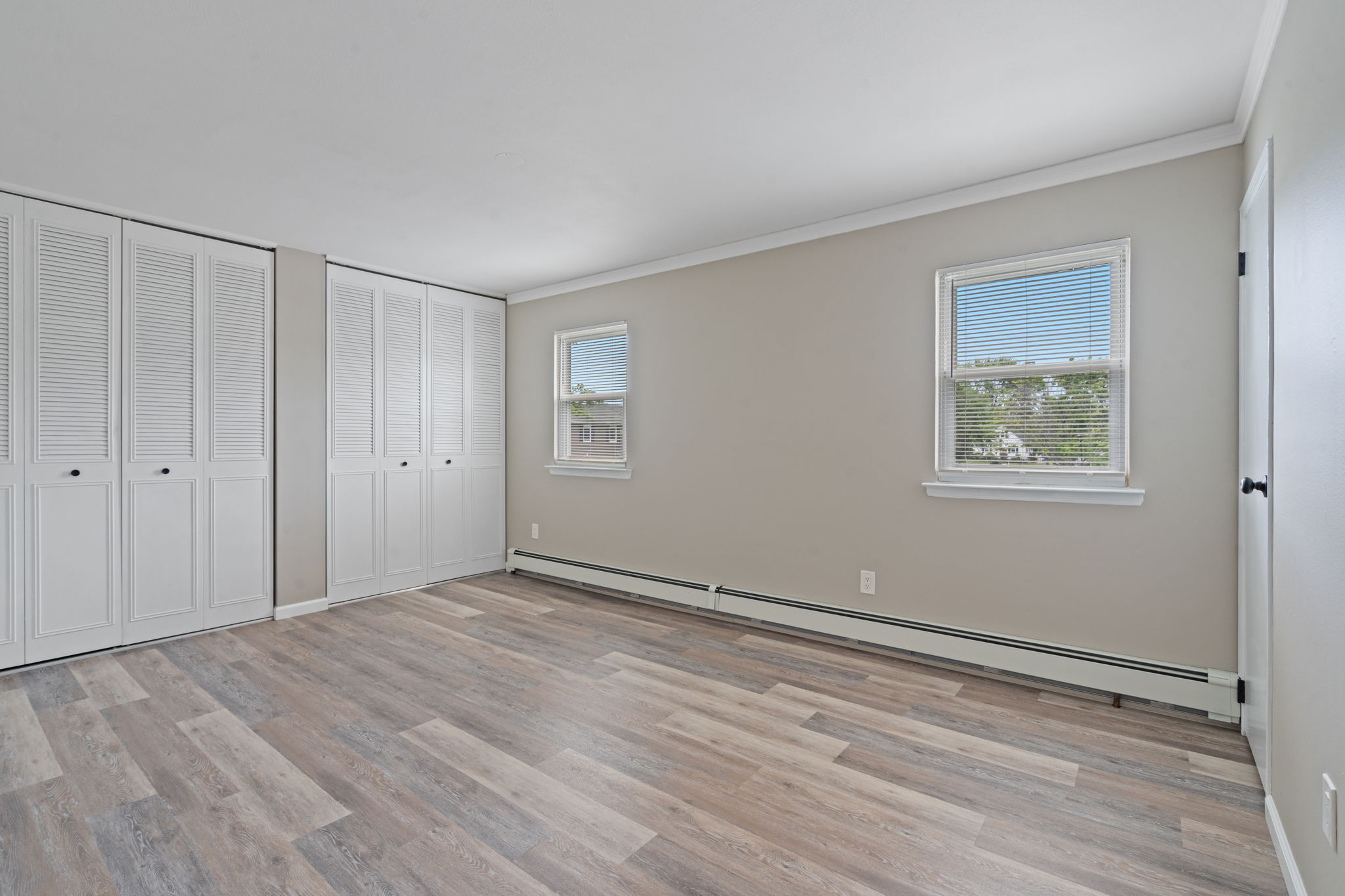 Dining area in Strathmore Court condo Coram NY