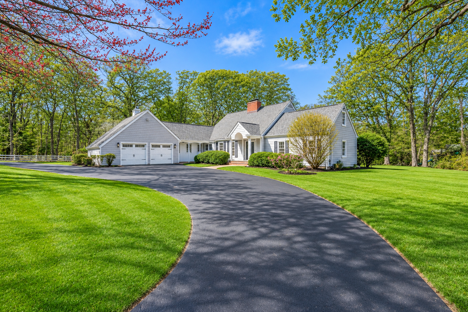 Estate Sized properties in Old Field New York
